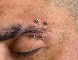 Elegant Center (Piercing, détatouage, Carbon Peel, Strass Dentaire)