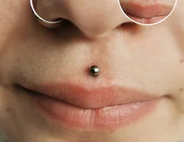 Naë Piercing