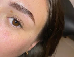 Spécialiste sourcils NBROWS