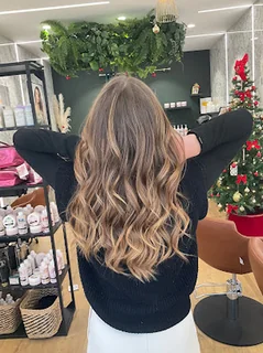 Photo Ardeco spécialiste des cheveux bouclés et des techniques de balayage