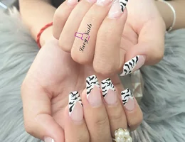 lavy nails